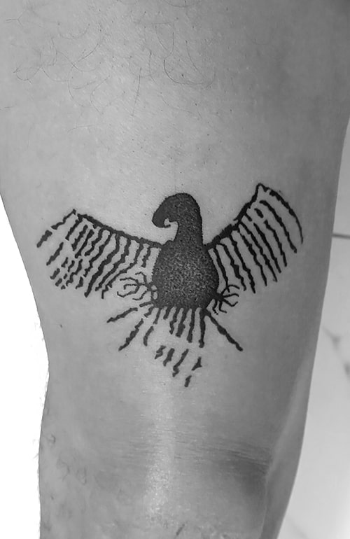 Tatuagem de Pintura Rupestre Arara